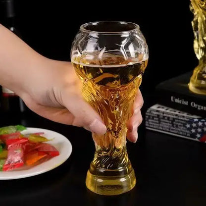 Pahar de bere în formă de trofeu 600 ml – design fotbalistic