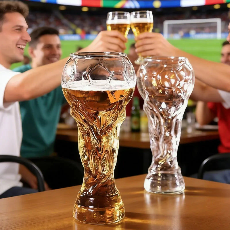 Pahar de bere în formă de trofeu 600 ml – design fotbalistic