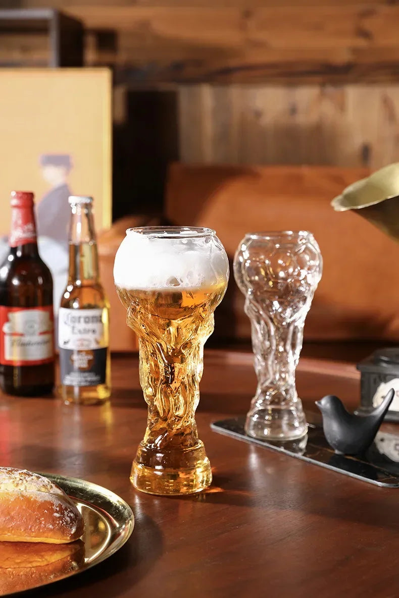 Pahar de bere în formă de trofeu 600 ml – design fotbalistic