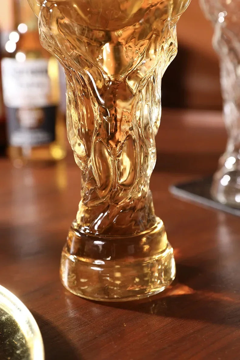 Pahar de bere în formă de trofeu 600 ml – design fotbalistic